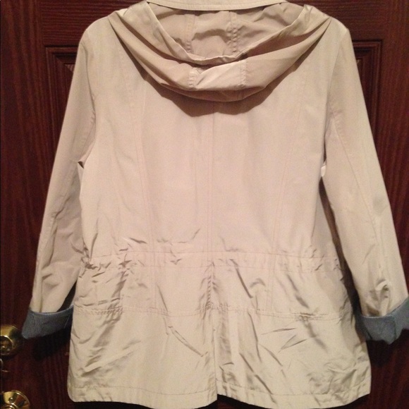 Woman's jacket - Picture 4 of 5